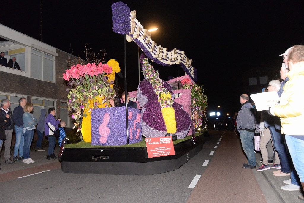 ../Images/Verlicht bloemencorso 2018 051.jpg